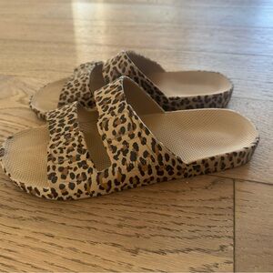 Freedom Moses Womens Slide Sandal Leopard Size 40/41